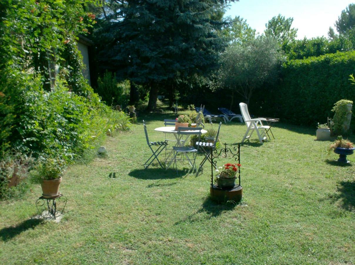 L'Oustalet Apartment La Tour-dʼAigues Exterior foto